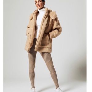 Alo yoga Norte Sherpa jacket camel L